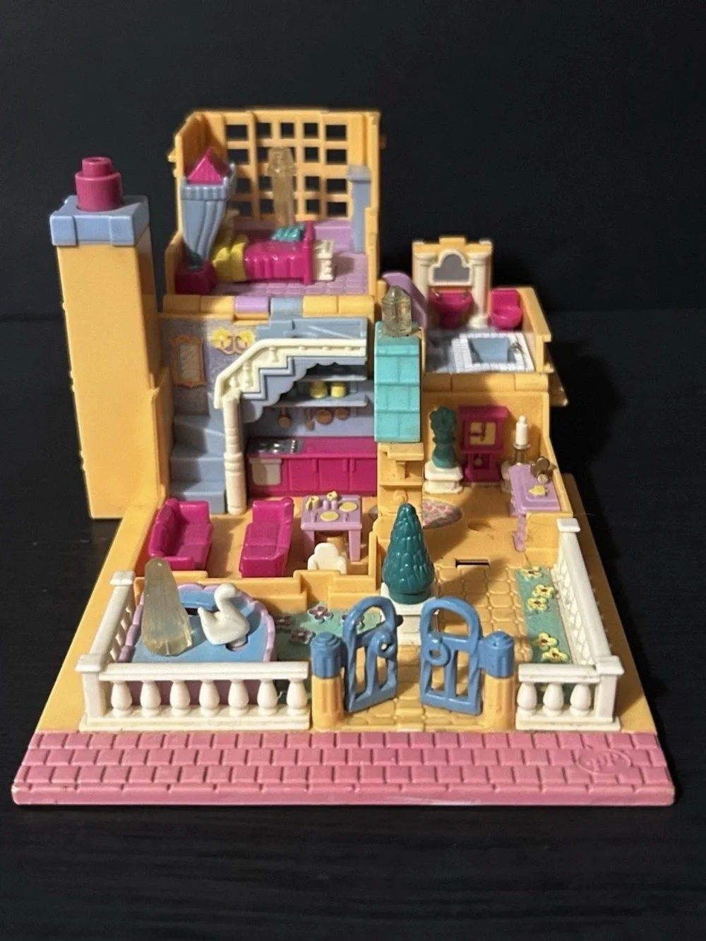 Vintage 1994 Bluebird Poly Pocket Light Up Hotel, Some Lights Work, No Figures